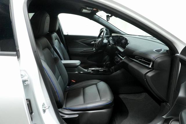 Photo of 2024 Summit White Buick Envista
