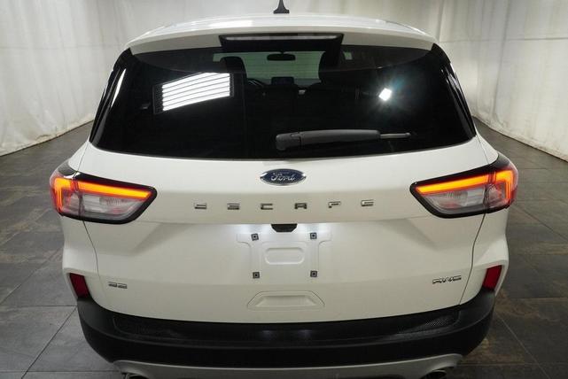 Photo of 2021 Star White Ford Escape