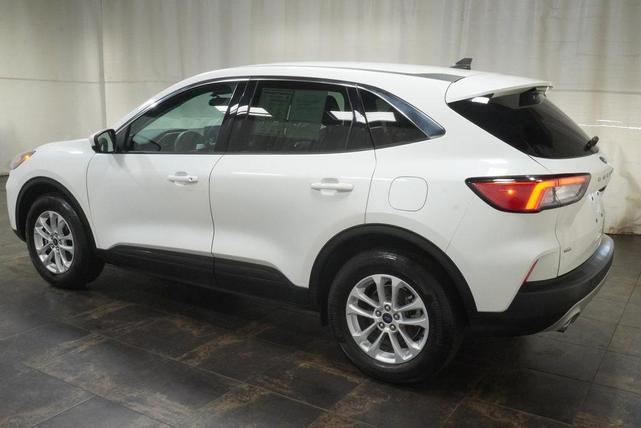 Photo of 2021 Star White Ford Escape