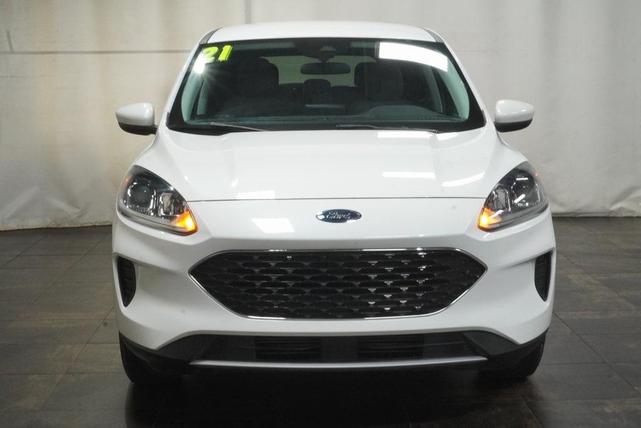 Photo of 2021 Star White Ford Escape