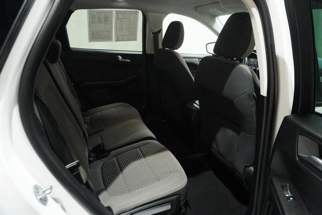 Photo of 2021 Star White Ford Escape