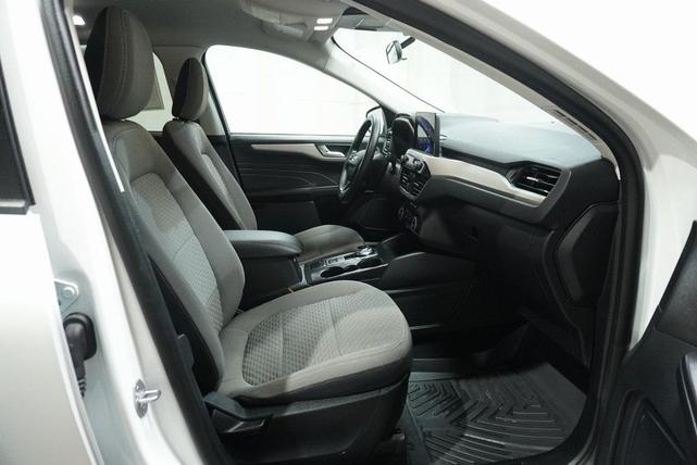 Photo of 2021 Star White Ford Escape