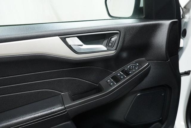 Photo of 2021 Star White Ford Escape