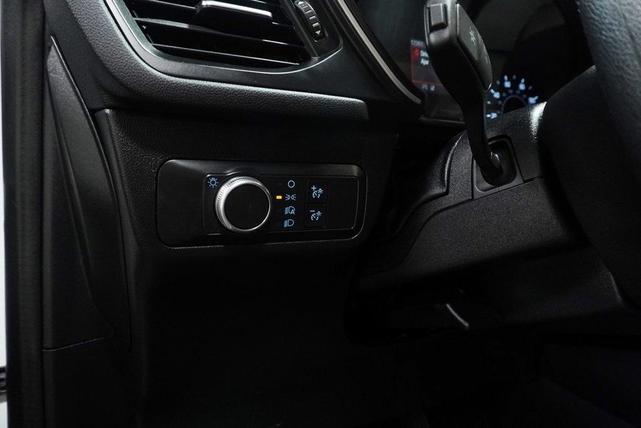 Photo of 2021 Star White Ford Escape