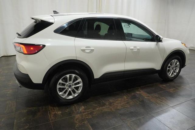 Photo of 2021 Star White Ford Escape