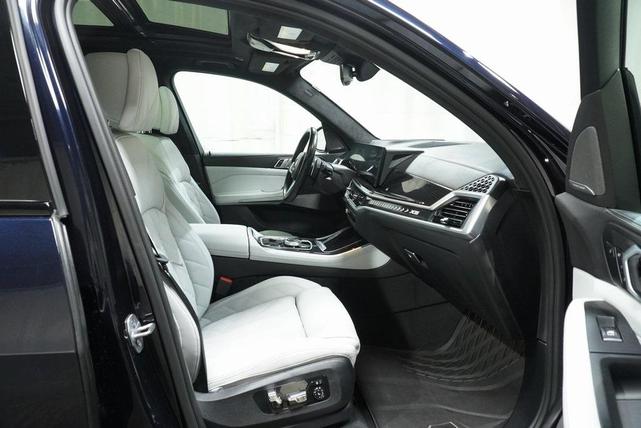 Photo of 2024 Carbon Black Metallic BMW X5