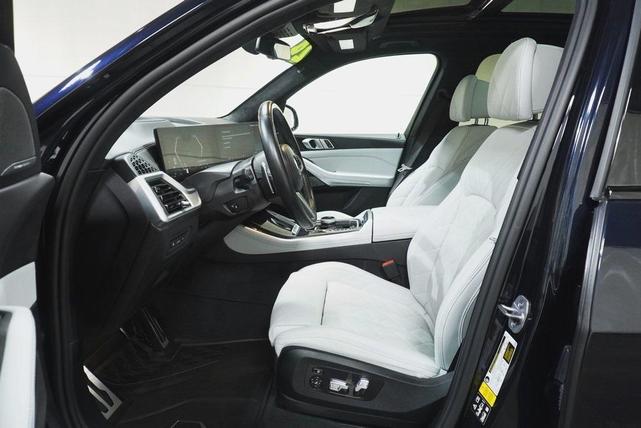 Photo of 2024 Carbon Black Metallic BMW X5
