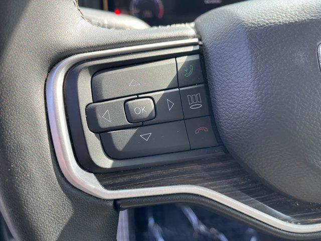Photo of 2023 Silver Zynith Jeep Wagoneer