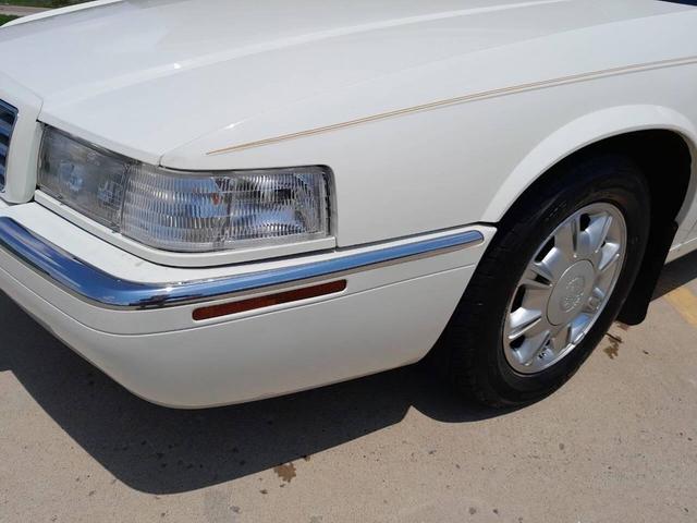 Photo of 1995 White Cadillac Eldorado