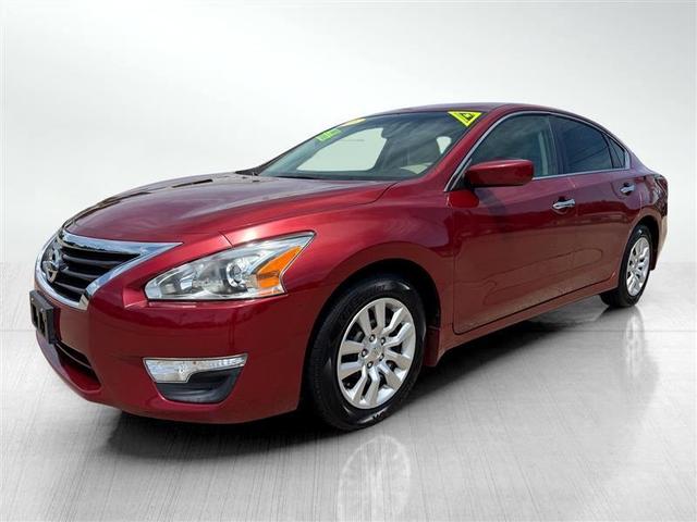 Photo of 2015 Cayenne Red Nissan Altima