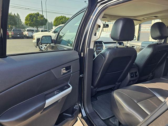 Photo of 2013 Tuxedo Black Metallic Ford Edge