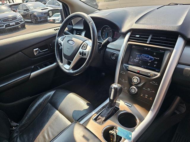 Photo of 2013 Tuxedo Black Metallic Ford Edge