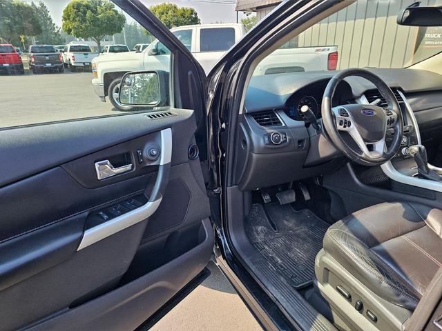Photo of 2013 Tuxedo Black Metallic Ford Edge