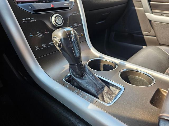 Photo of 2013 Tuxedo Black Metallic Ford Edge