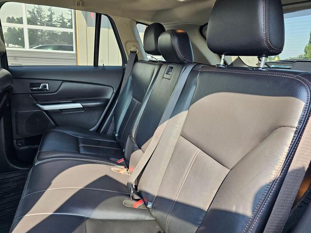 Photo of 2013 Tuxedo Black Metallic Ford Edge