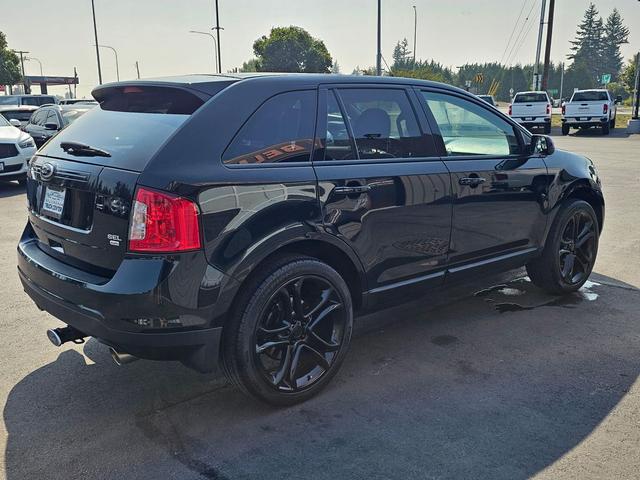 Photo of 2013 Tuxedo Black Metallic Ford Edge