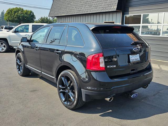 Photo of 2013 Tuxedo Black Metallic Ford Edge