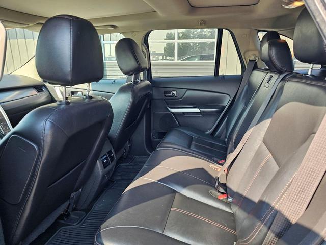 Photo of 2013 Tuxedo Black Metallic Ford Edge