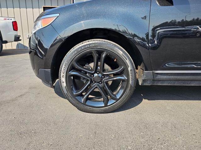Photo of 2013 Tuxedo Black Metallic Ford Edge
