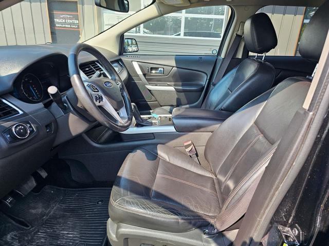 Photo of 2013 Tuxedo Black Metallic Ford Edge