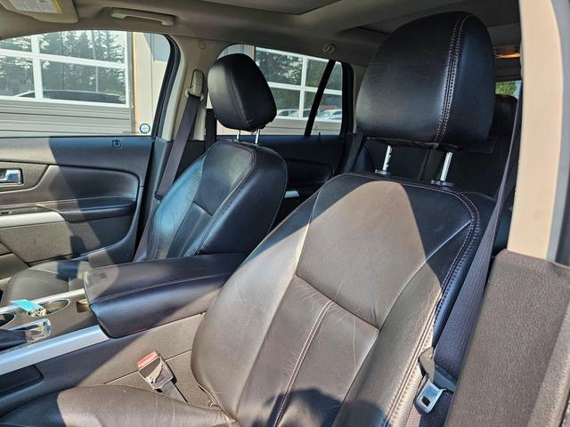 Photo of 2013 Tuxedo Black Metallic Ford Edge