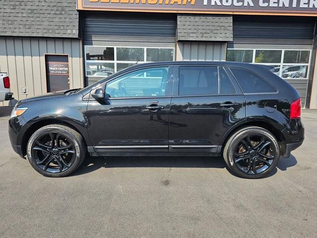 Photo of 2013 Tuxedo Black Metallic Ford Edge