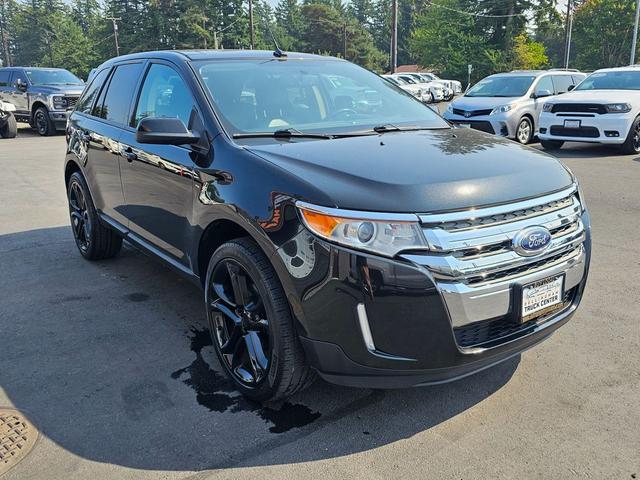 Photo of 2013 Tuxedo Black Metallic Ford Edge