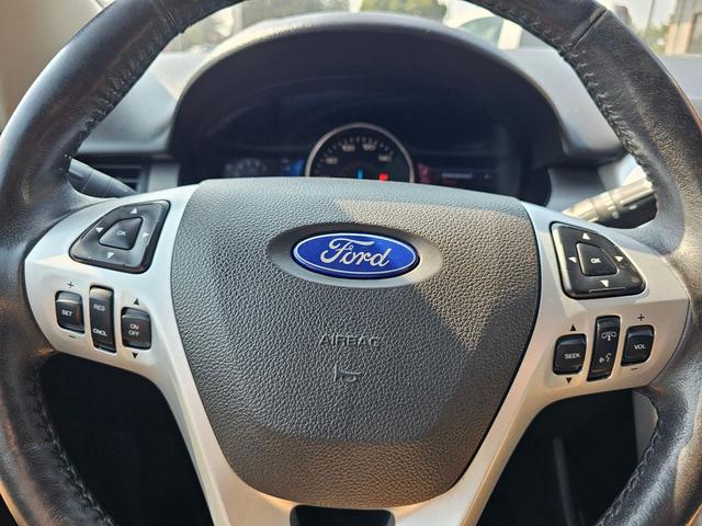 Photo of 2013 Tuxedo Black Metallic Ford Edge