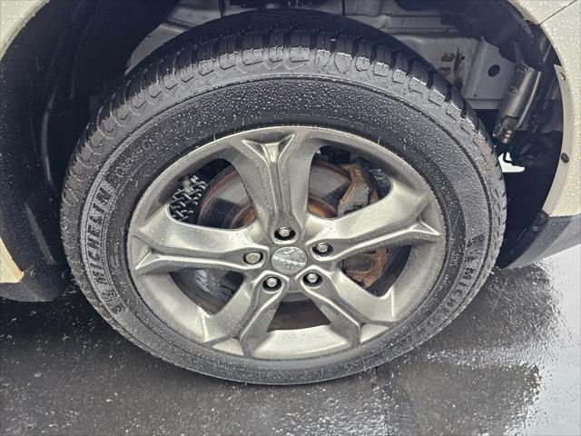 Photo of 2016 Pearl White Tri-Coat Dodge Journey