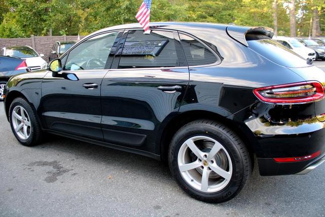 Photo of 2017 Black Porsche Macan