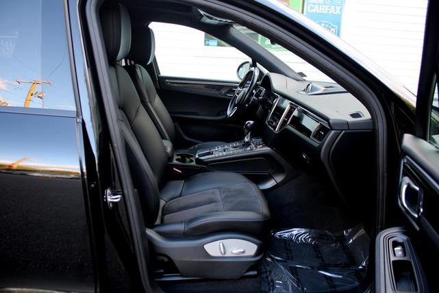 Photo of 2017 Black Porsche Macan