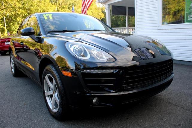 Photo of 2017 Black Porsche Macan
