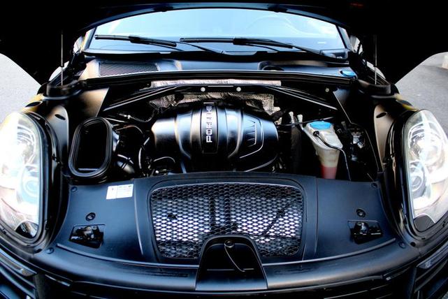 Photo of 2017 Black Porsche Macan