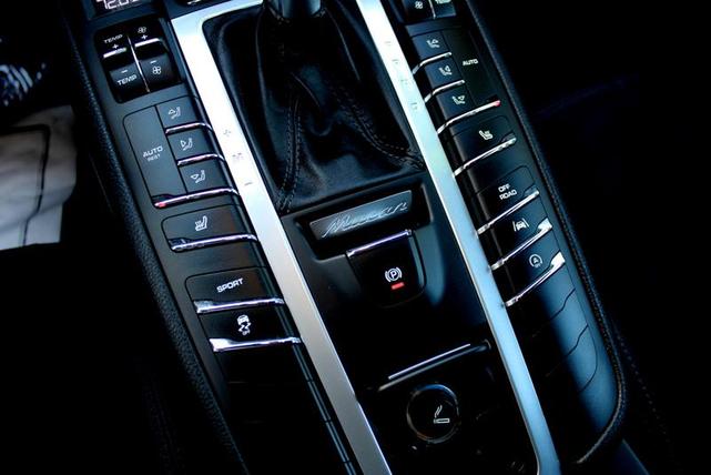 Photo of 2017 Black Porsche Macan