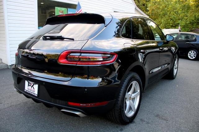 Photo of 2017 Black Porsche Macan