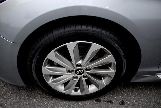 Photo of 2016 Shale Gray Metallic Hyundai SONATA