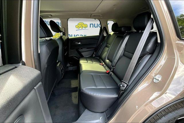 Photo of 2025 2t Dk Beige Blk Nissan Rogue