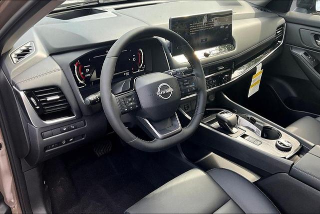 Photo of 2025 2t Dk Beige Blk Nissan Rogue