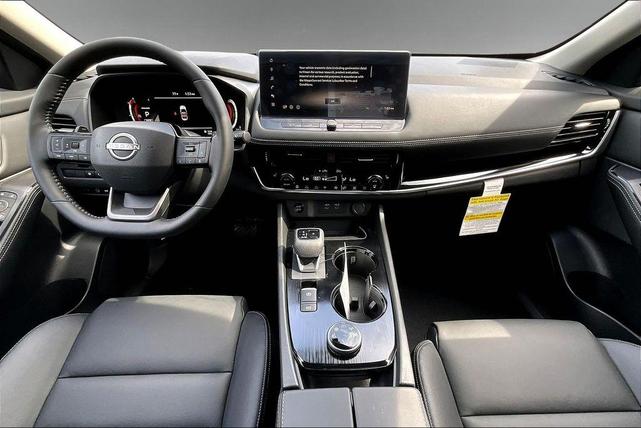 Photo of 2025 2t Dk Beige Blk Nissan Rogue
