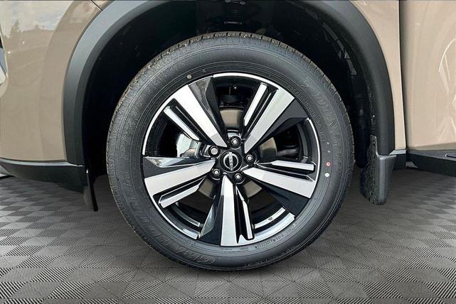 Photo of 2025 2t Dk Beige Blk Nissan Rogue