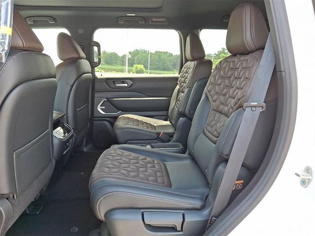 Photo of 2025 White Nissan Armada