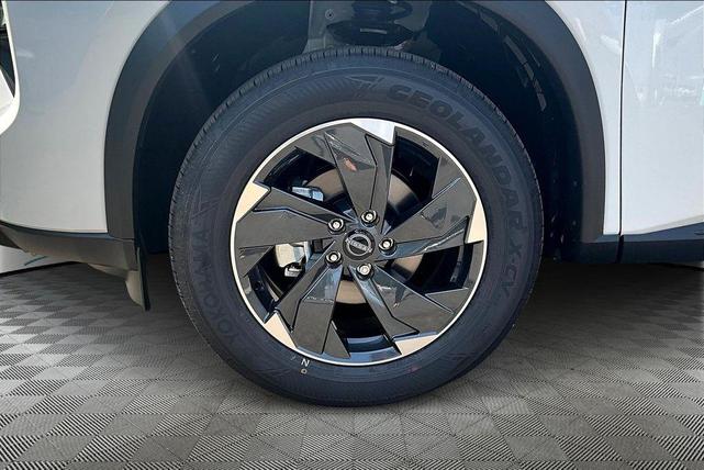 Photo of 2025 Everest White P Nissan Rogue