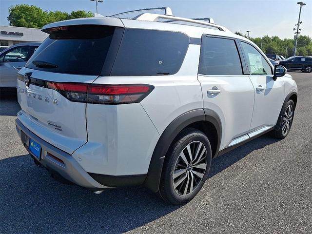 Photo of 2025 Everest White P Nissan Pathfinder