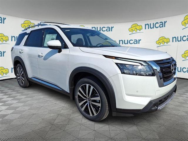 Photo of 2025 Everest White P Nissan Pathfinder
