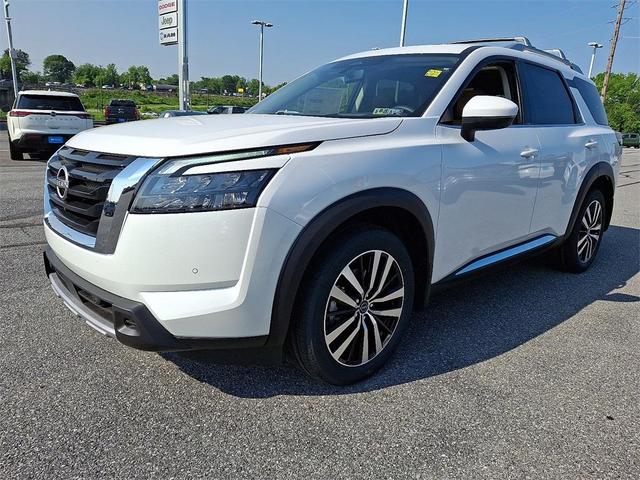 Photo of 2025 Everest White P Nissan Pathfinder