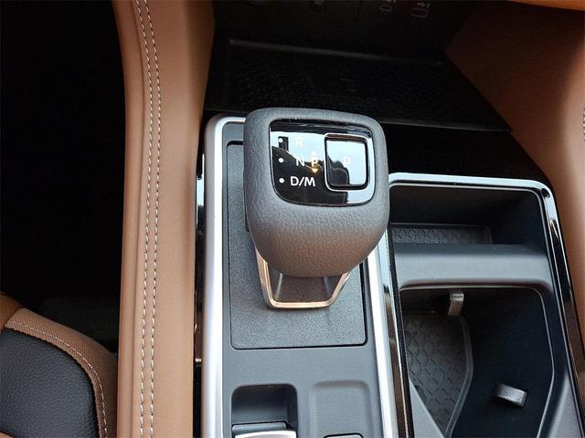 Photo of 2025 Everest White P Nissan Pathfinder