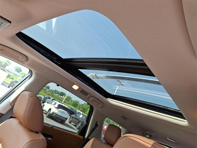 Photo of 2025 Everest White P Nissan Pathfinder