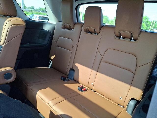 Photo of 2025 Everest White P Nissan Pathfinder