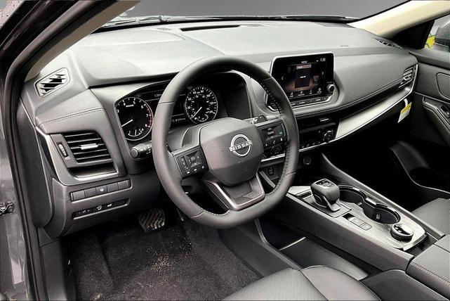 Photo of 2025 Gun Metallic Nissan Rogue