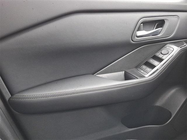 Photo of 2025 Black Nissan Rogue